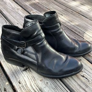 Super comfortable daily uniform black leather Born ankle boot